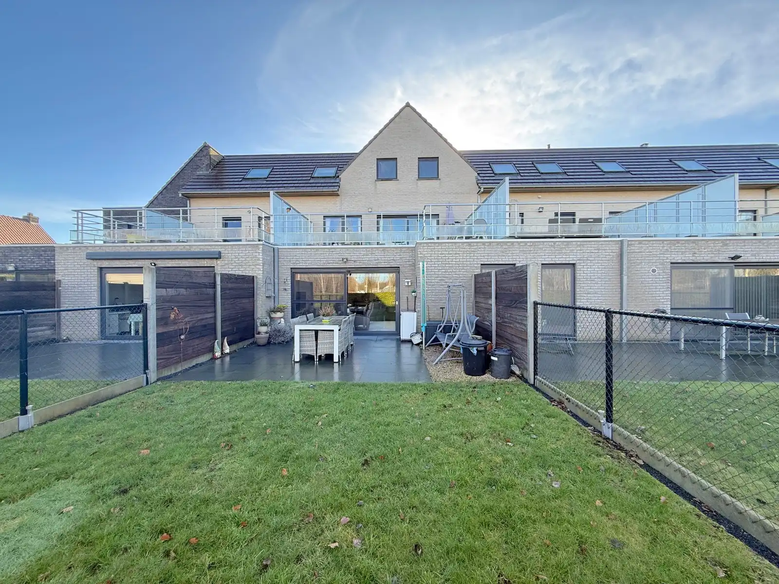 Prachtig en ruim tuinappartement met landelijk zicht foto {{pictureIndex}}