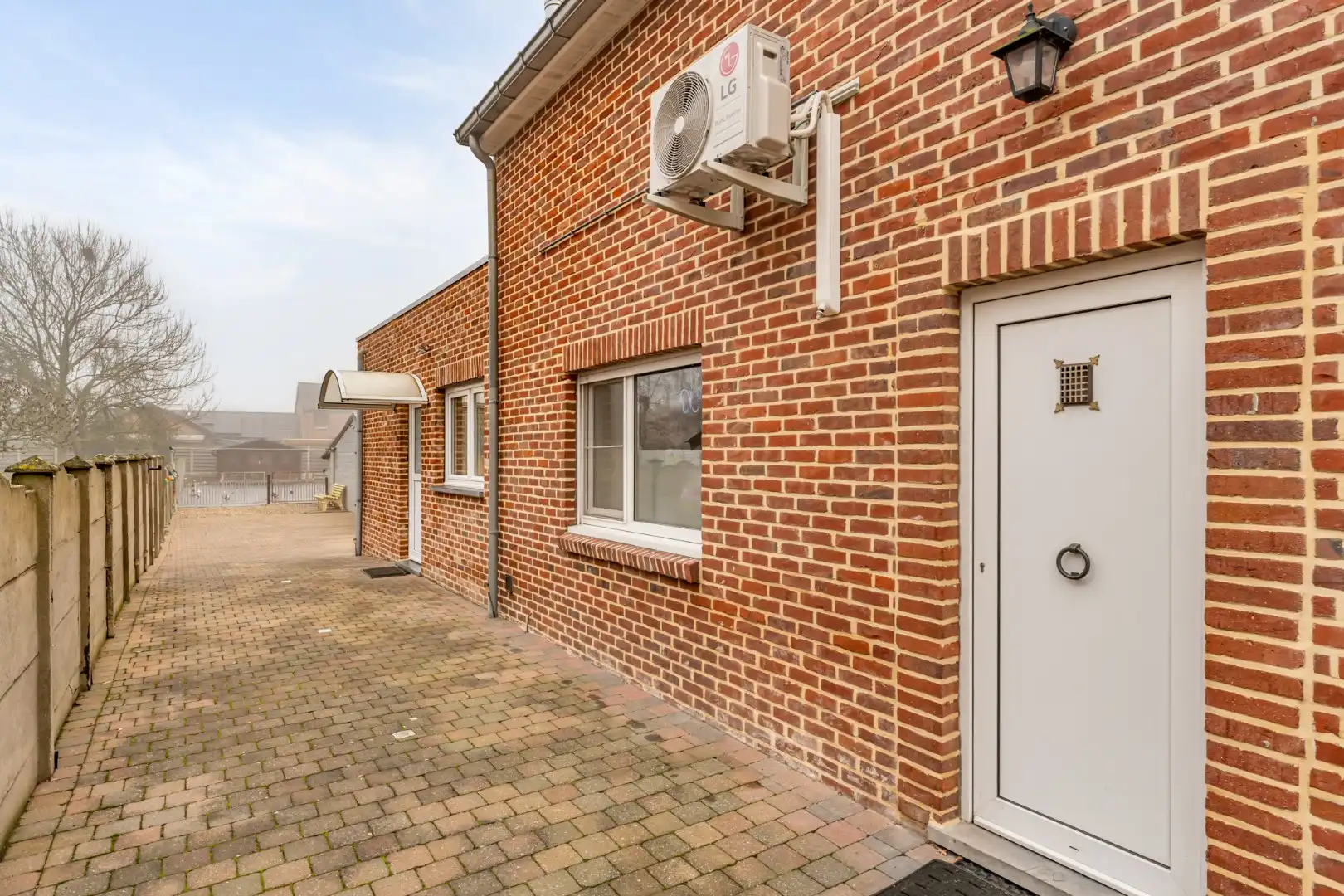 Halfvrijstaande gezinswoning op een perceel van 4a67ca op een rustige locatie te Dilsen-Stokkem. foto 3