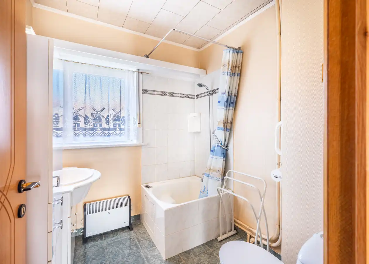 Verzorgde woning, open zicht, zonnige tuin en 3 slaapkamers foto 12