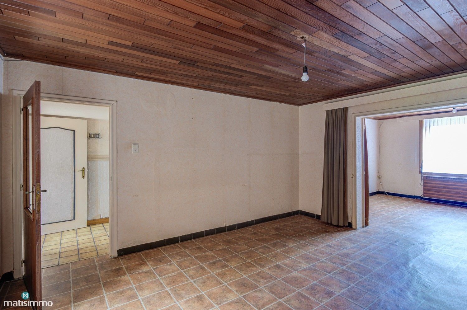 GEZINSWONING MET RUIME TUIN EN DRIE SLAAPKAMERS IN MARTENSLINDE foto 9