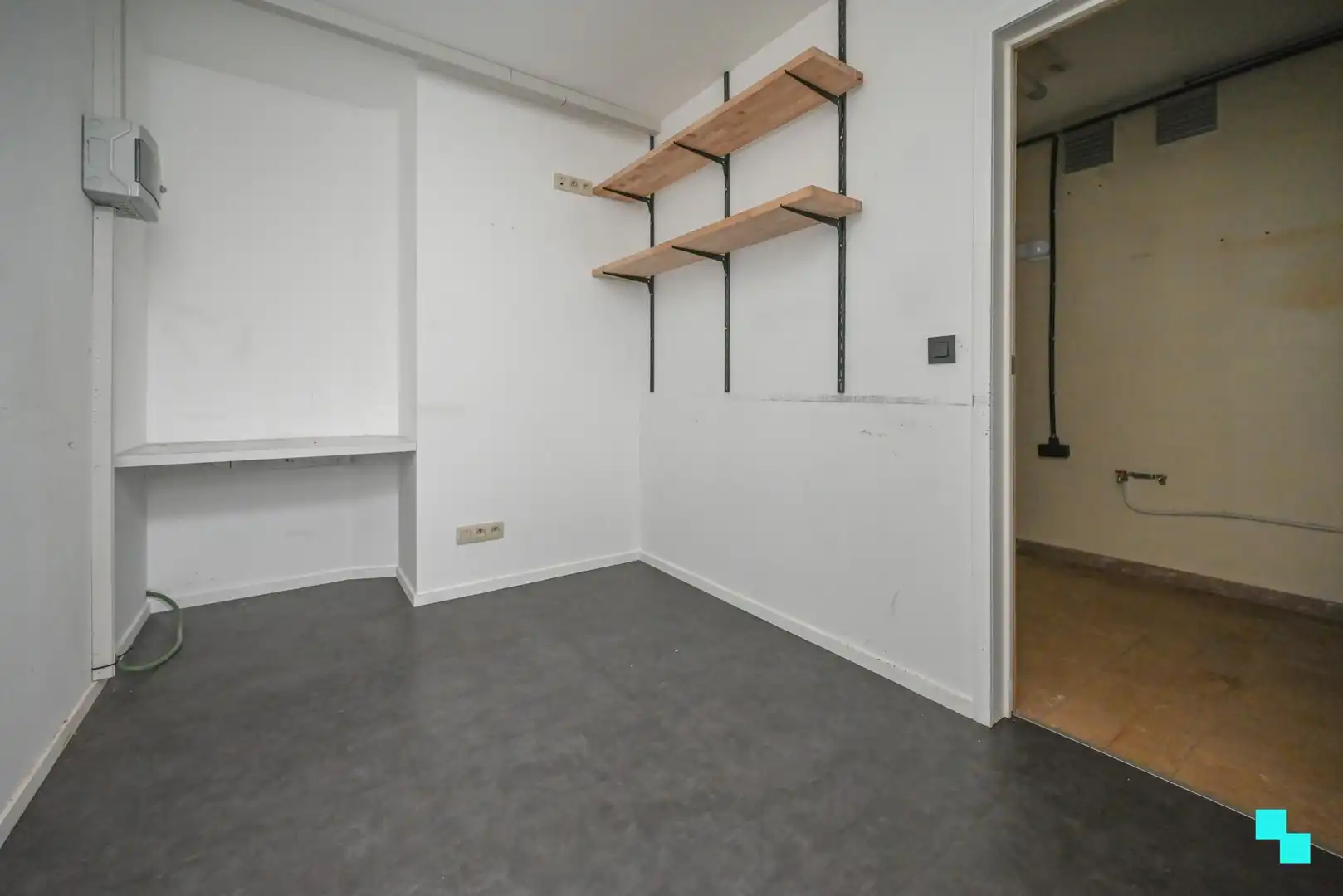 Uiterst goed gelegen commerciële ruimte te Bosmolens foto 10