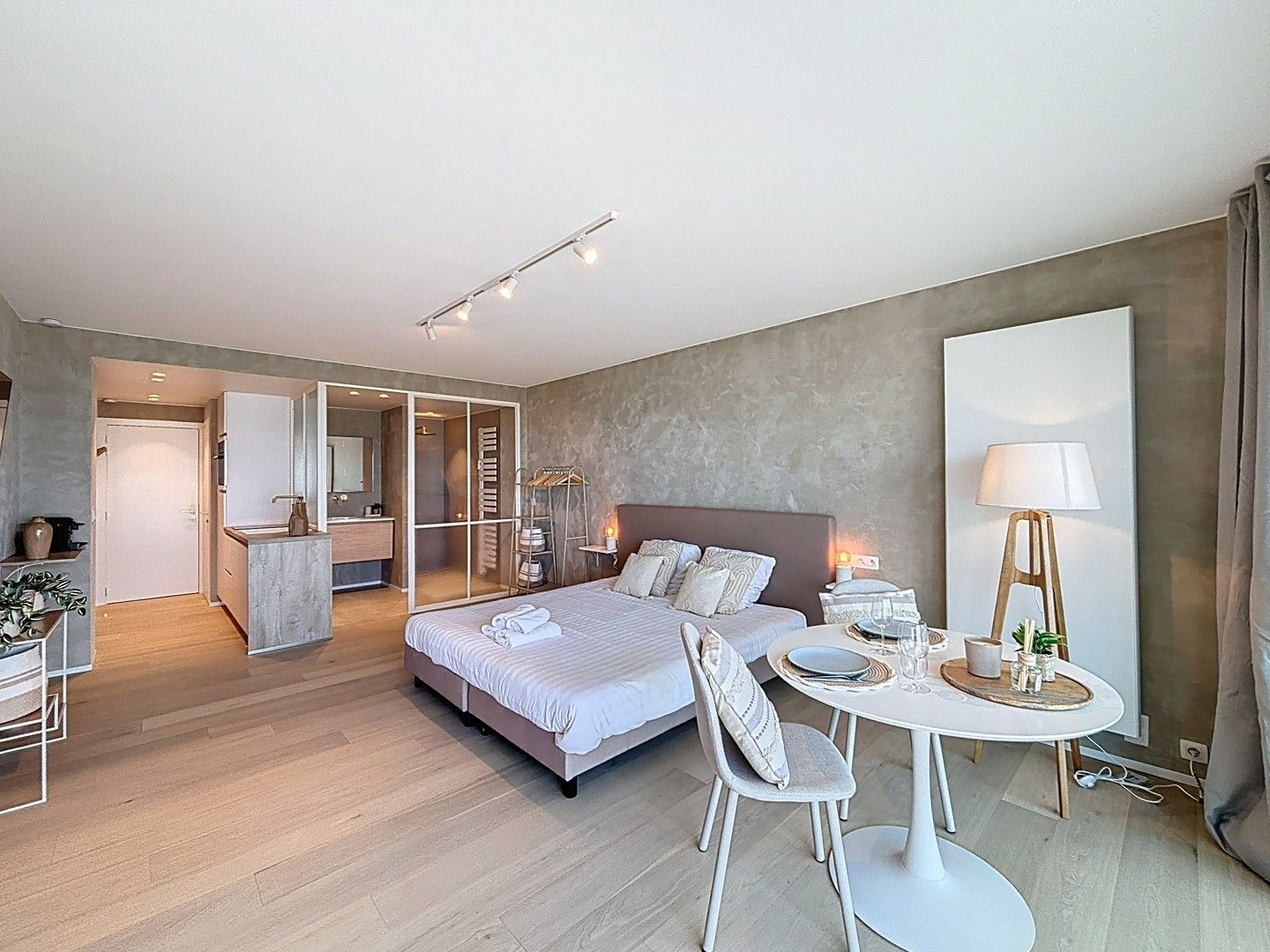 Luxe Studio met Frontaal Zeezicht – Volledig Gerenoveerd foto 2