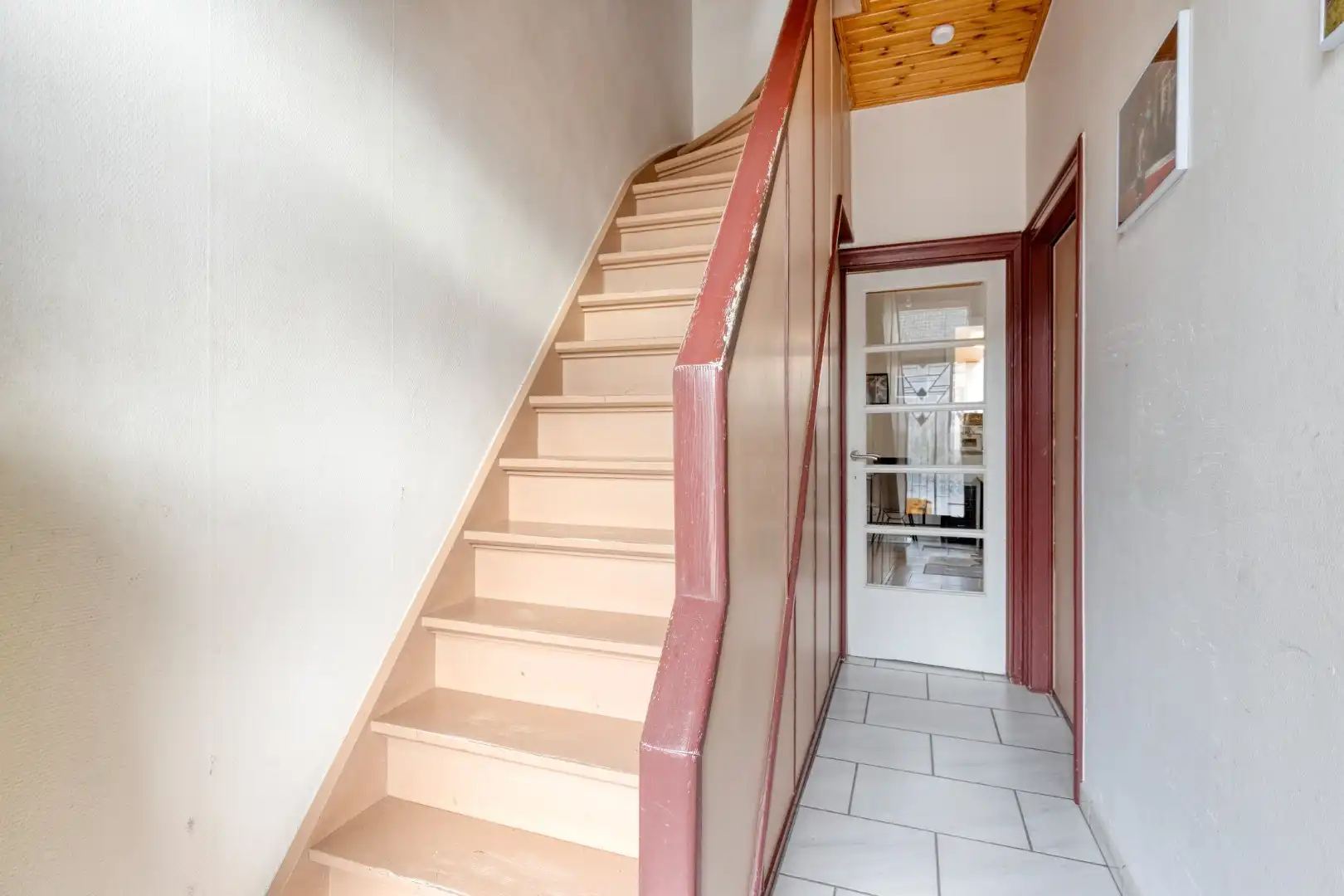 Verzorgde woning met diepe tuin, carport én uitweg! foto 13