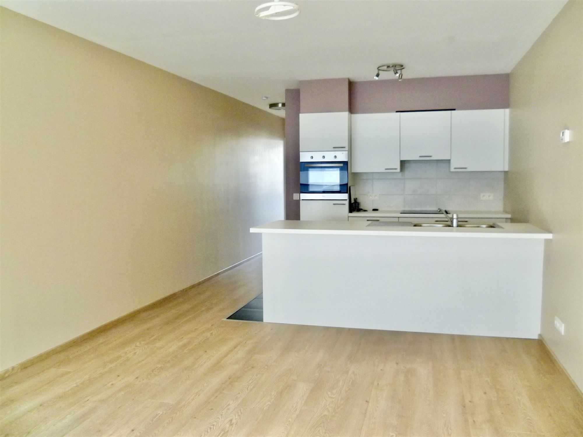 Appartement met 1 slaapkamer, terras en staanplaats.  foto 3