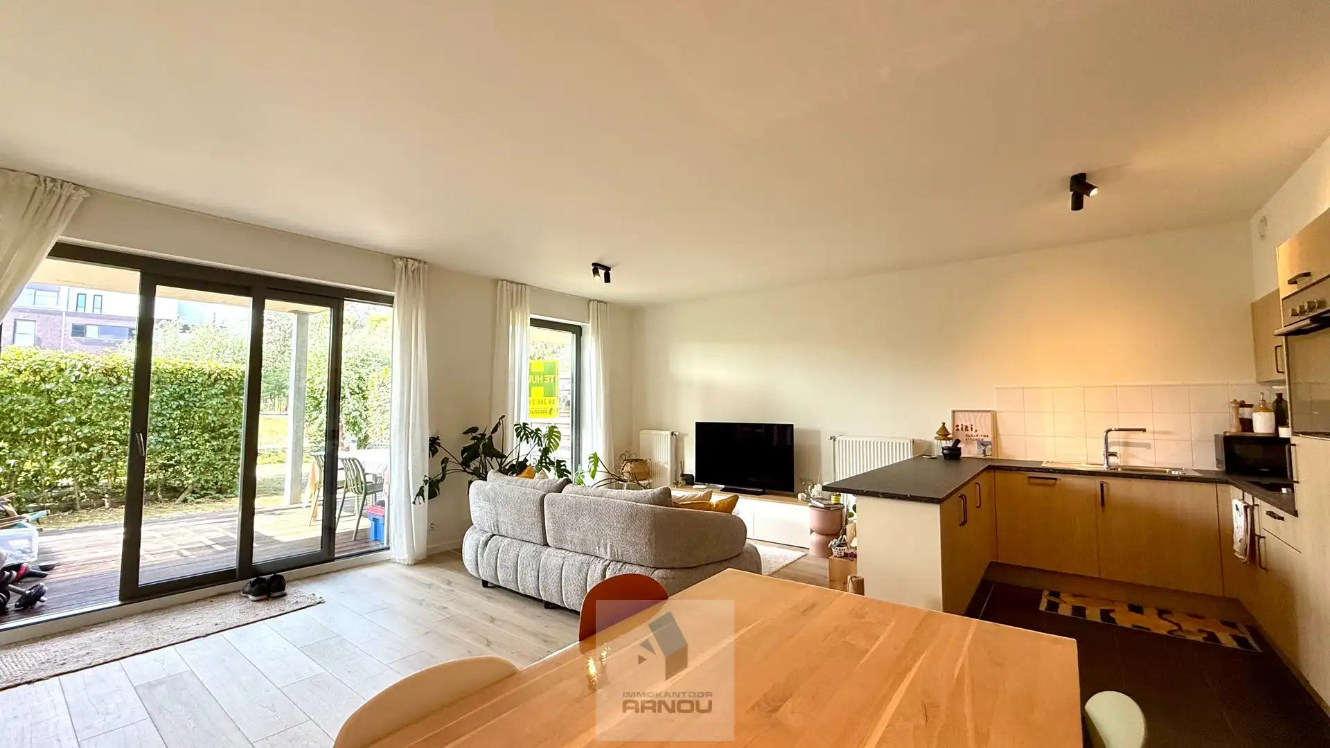 Centraal gelegen, gelijkvloers appartement met 2 slaapkamers en ruim terras met zicht op de Leie foto 4