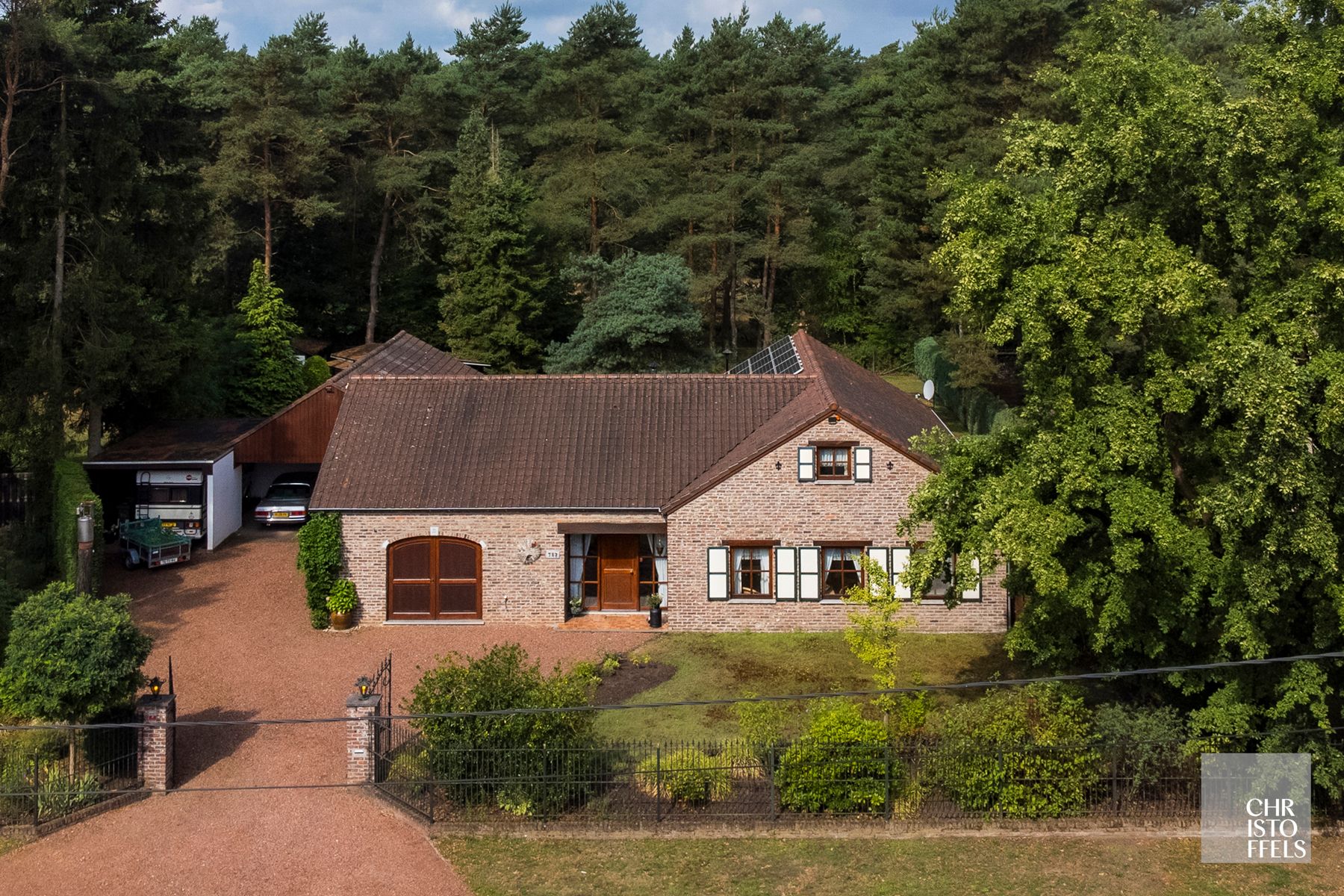 Landhuis met zwembad (243m²) in bosrijke omgeving te Maasmechelen! foto 25