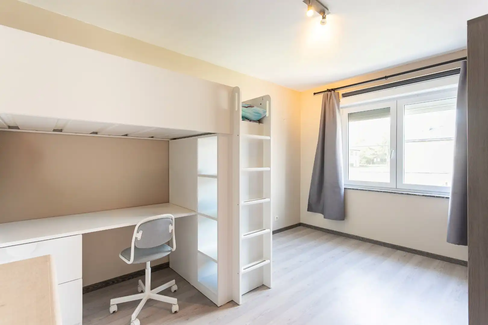 Instapklare woning met 3 slpk, tuin en garage te Lembeek foto 16