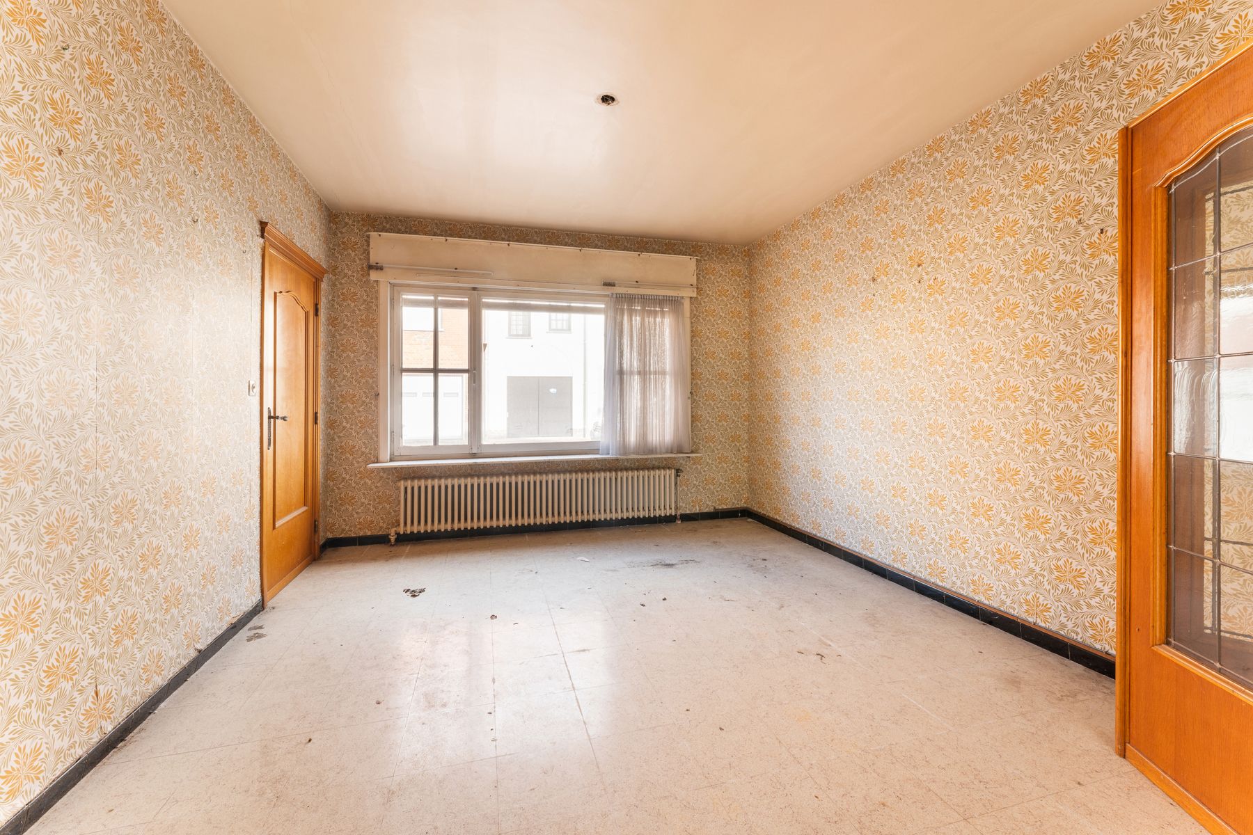 Te renoveren woning met 4 slaapkamers en garage op 432 m² foto 7