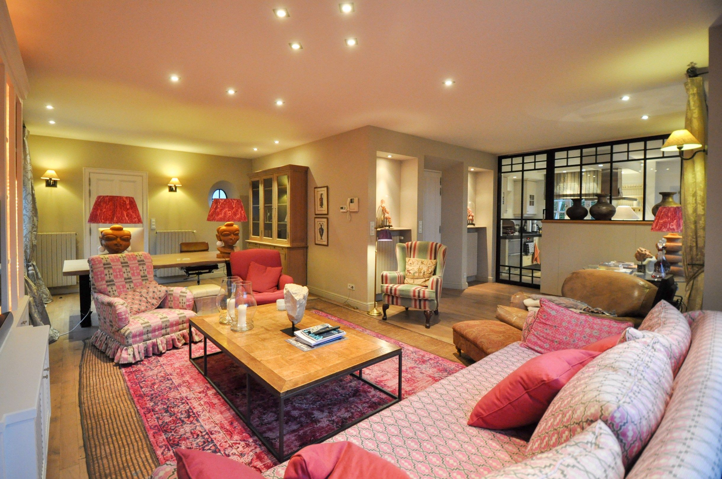 Charmante villa gelegen in een rustige residentiele wijk. foto 5