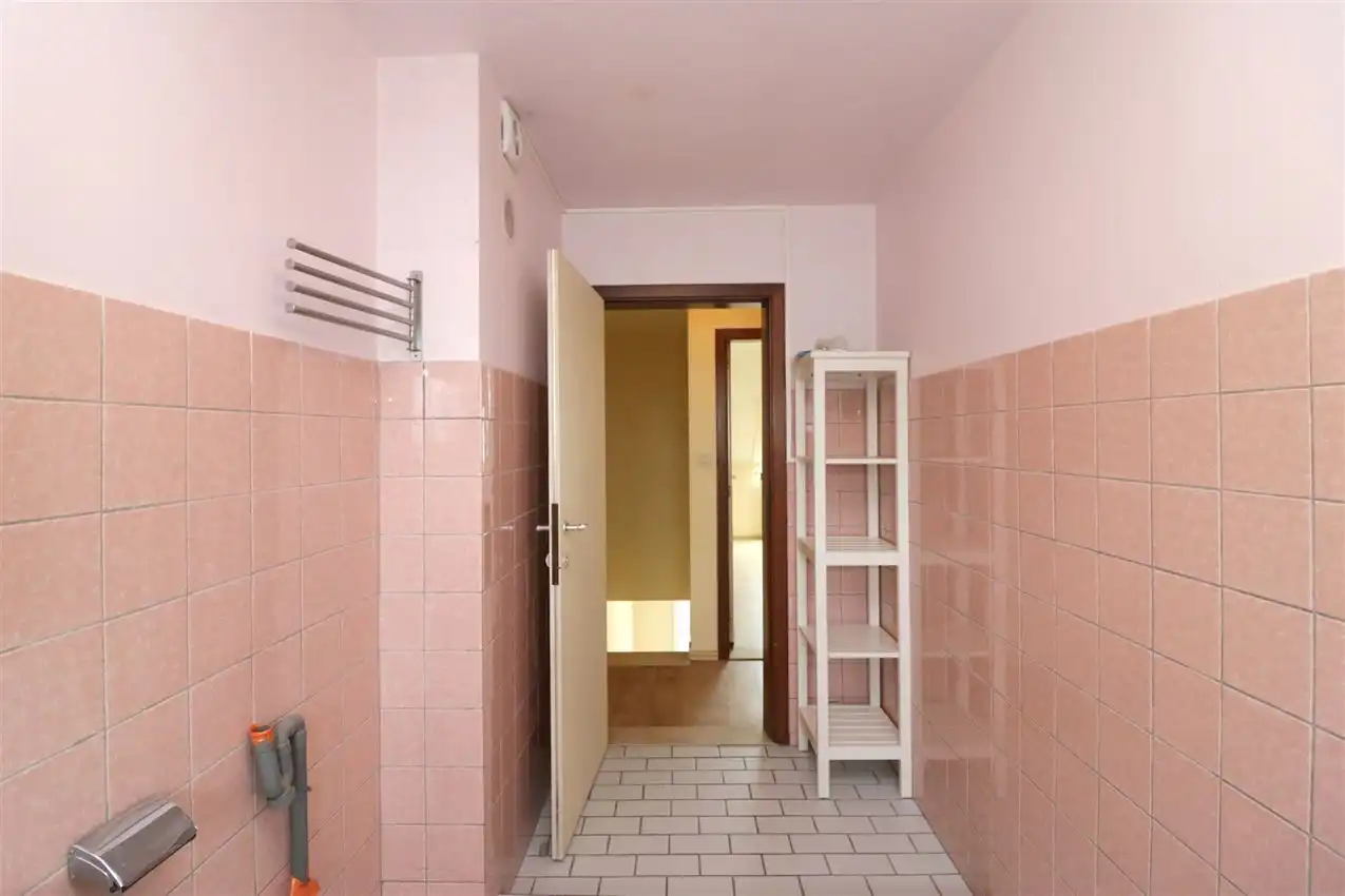 Opbrengsteigendom (handel & 4 app) op toplocatie foto 115