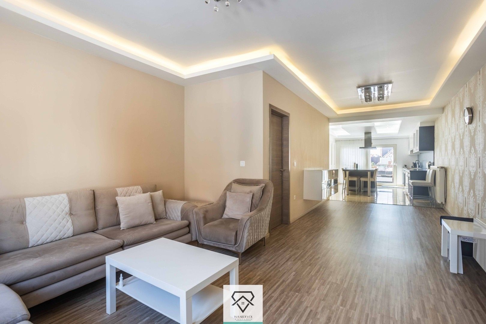 Ruim handelshuis met duplexappartement en twee handelsruimtes te koop foto 13