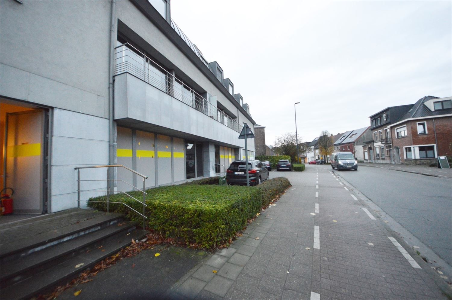 MODERN COMMERCIEEL PAND INCL. 6 PARKINGS foto 18