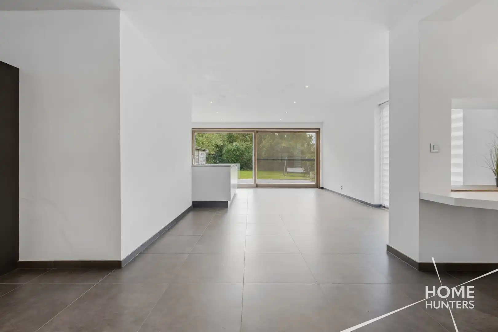 Landelijk gelegen instapklare woning met 4 slaapkamers, garage en tuin foto 5