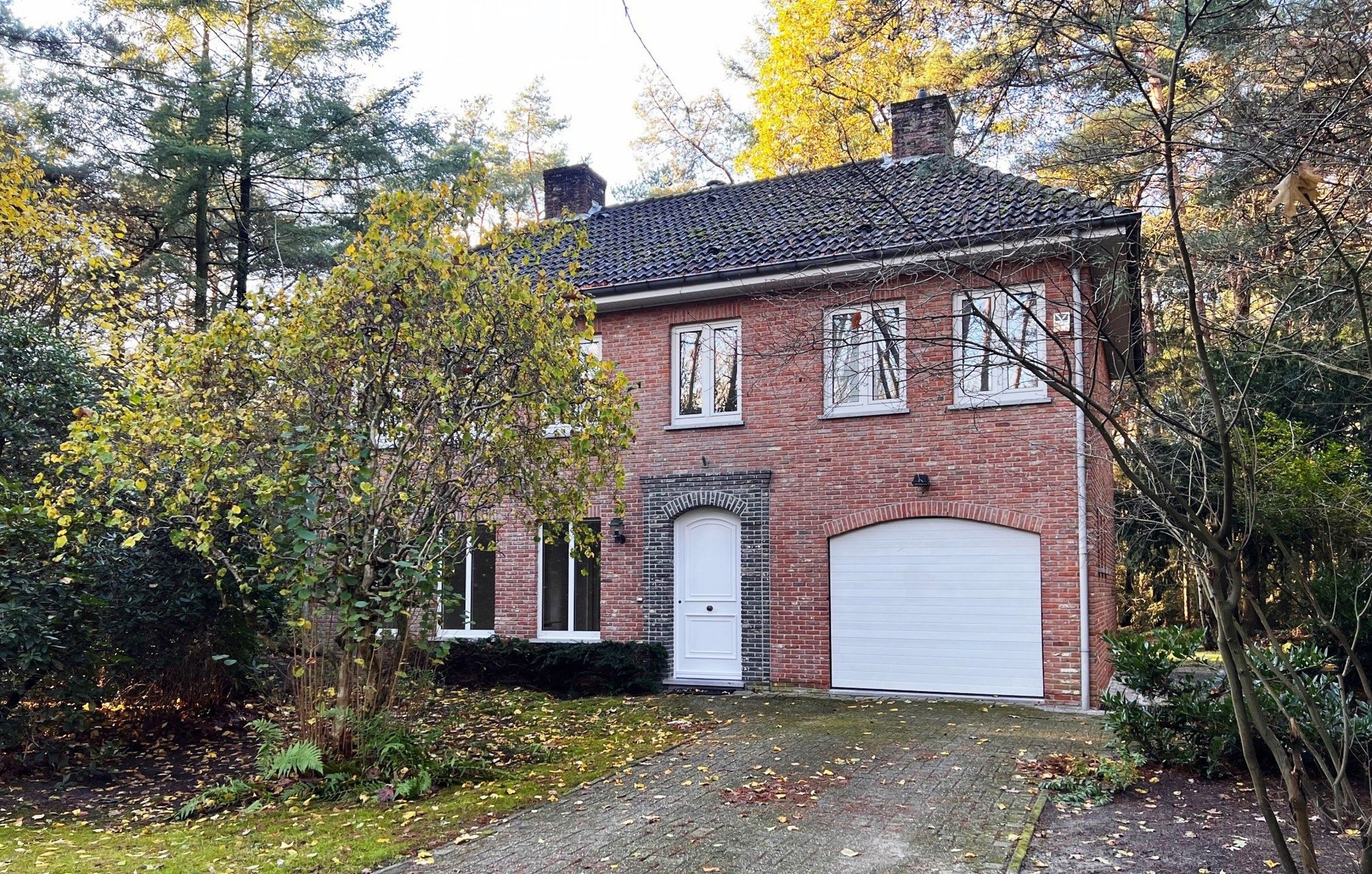 Gerenoveerde gezinswoning met 4 slaapkamers in Vosselaar foto {{pictureIndex}}