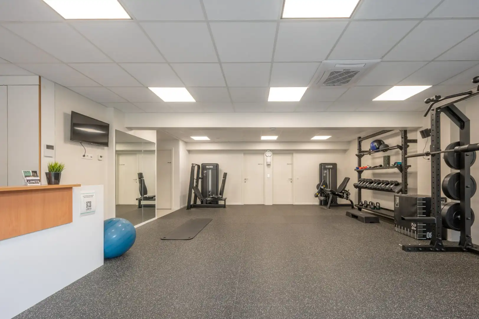 Commerciële toplocatie in Brugge – veelzijdige handelsruimte met tal van mogelijkheden! foto 3