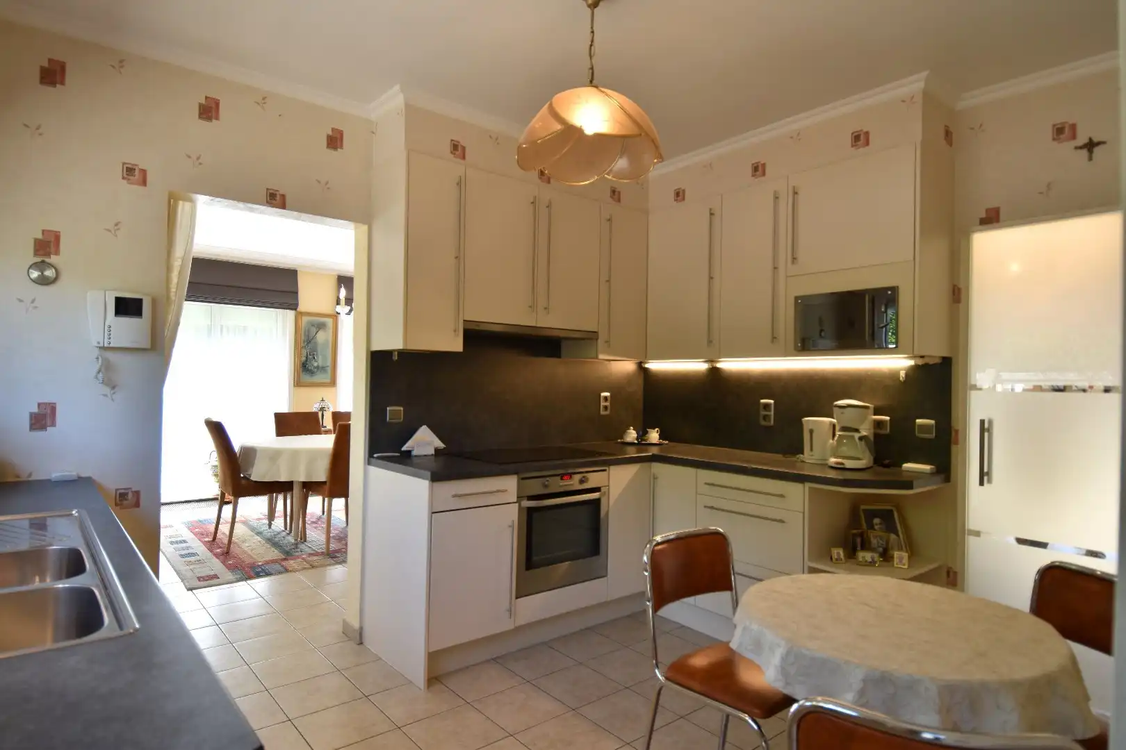 Alleenstaande woning met tuin en garage te koop op een bereikbare locatie te Harelbeke foto 4