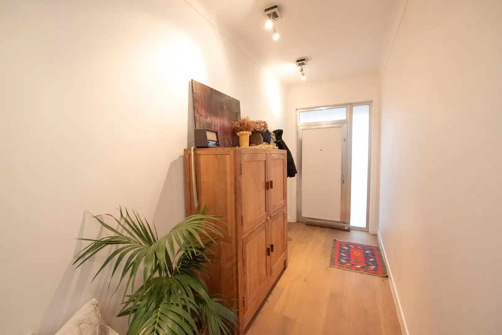 Instapklare hoekwoning met 2 garages 'TE KOOP' te Oeselgem. foto 13