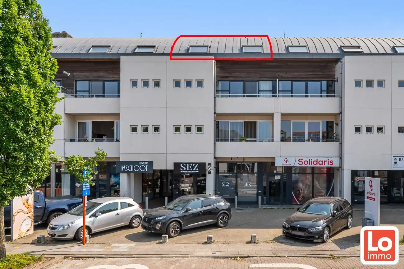 Mooi gelegen op te knappen appartement met 2 slpks, terras en autostaanplaats in centrum Lochristi foto 2