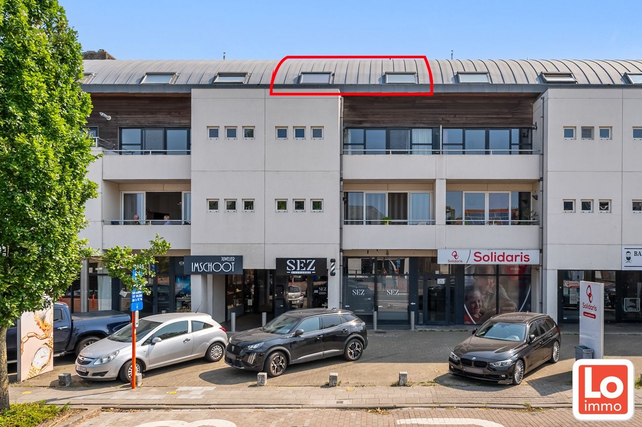 Mooi gelegen op te knappen appartement met 2 slpks, terras en autostaanplaats in centrum Lochristi foto 2