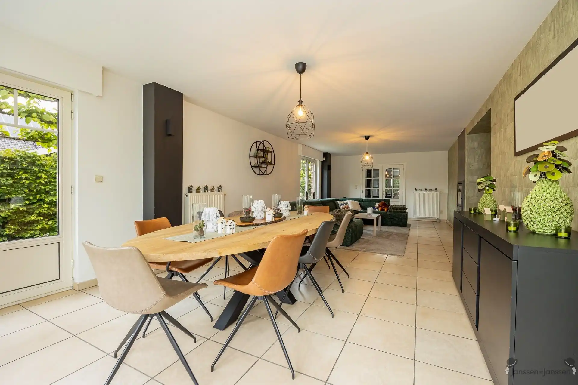 Ruime HOB met 5 slaapkamers en tuin foto 4