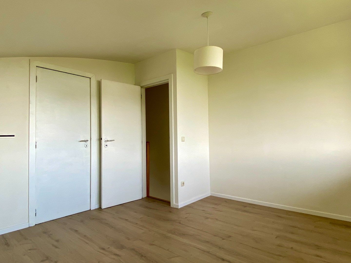 Duplex appartement te huur in Sint-Kruis op 3de verdieping!  foto 6