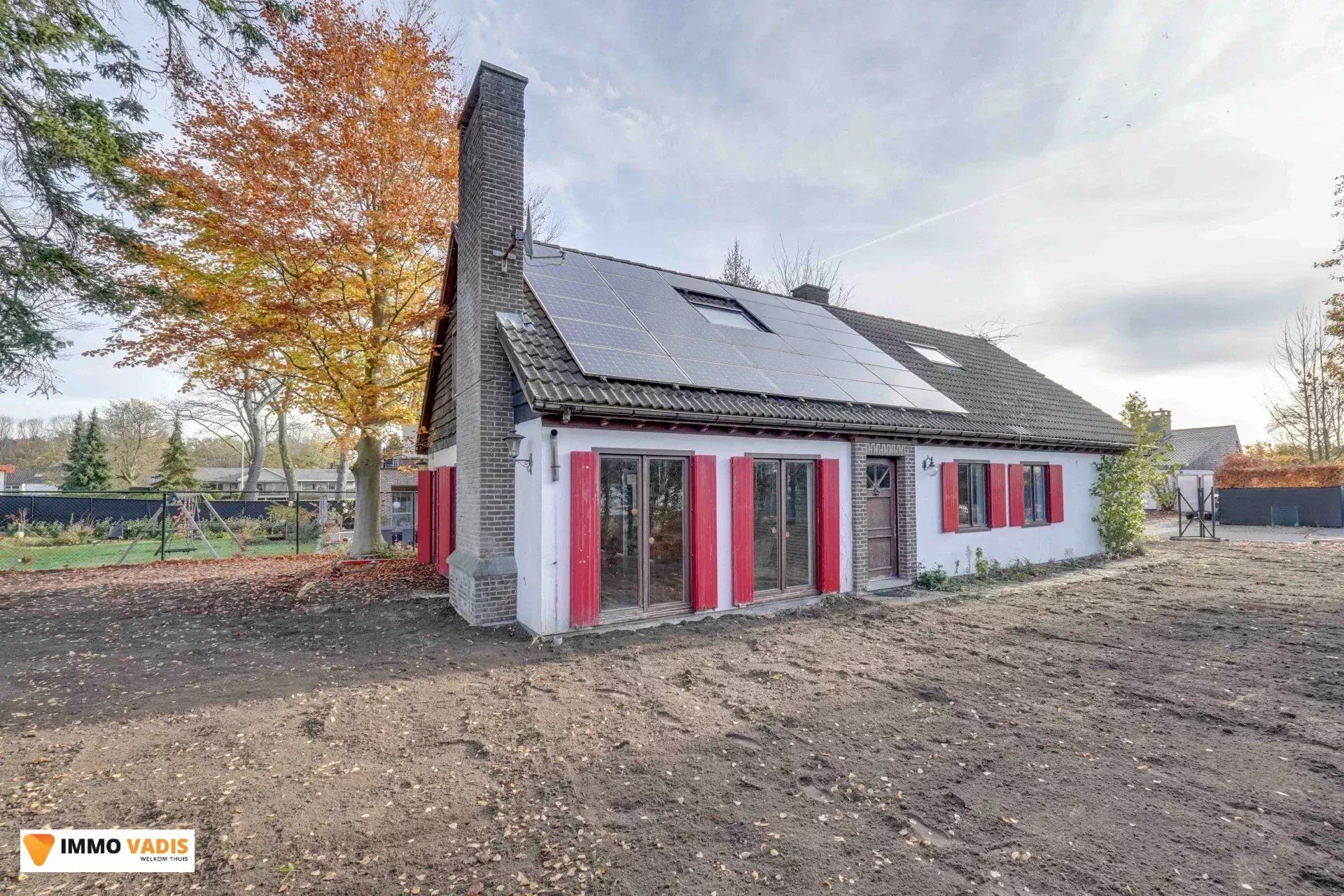 Woning met vijf slaapkamers en inpandige garage foto 2