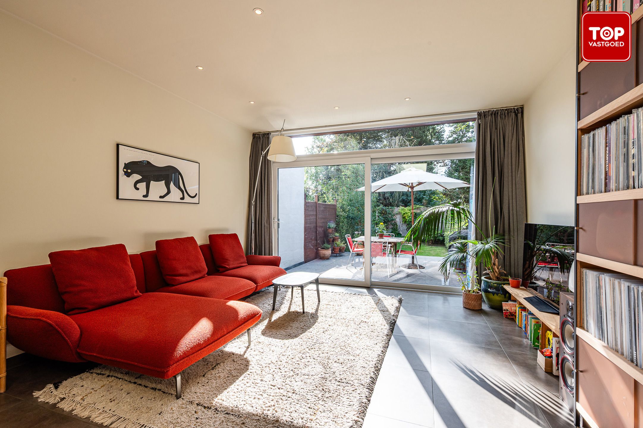 Instapklare en energiezuinige woning met zonnige tuin vlakbij de Bourgoyen foto {{pictureIndex}}