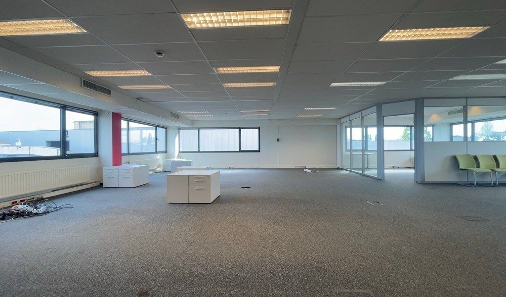 Ingedeelde kantoorruimte met parking te huur in Aartselaar foto 11