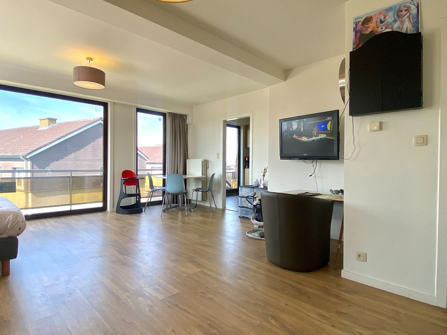 Ruim en lichtrijk 2-slaapkamerappartement te Harelbeke te koop! foto 5