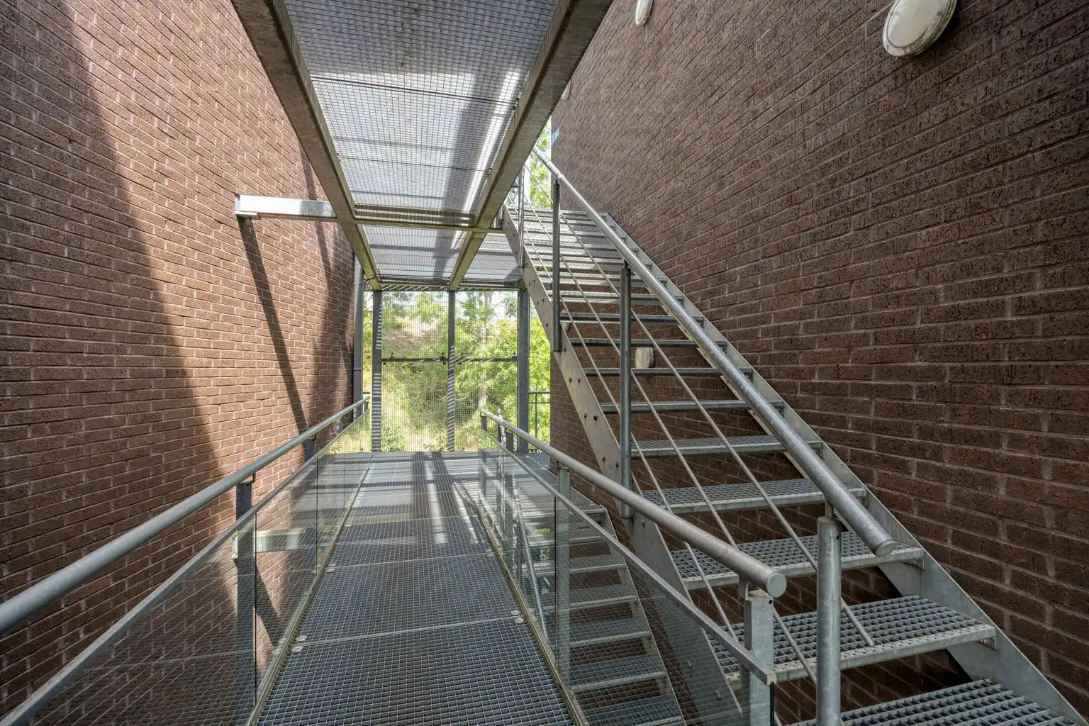 RECENT APPARTEMENT MET BERGING EN PARKEERPLAATS foto 5