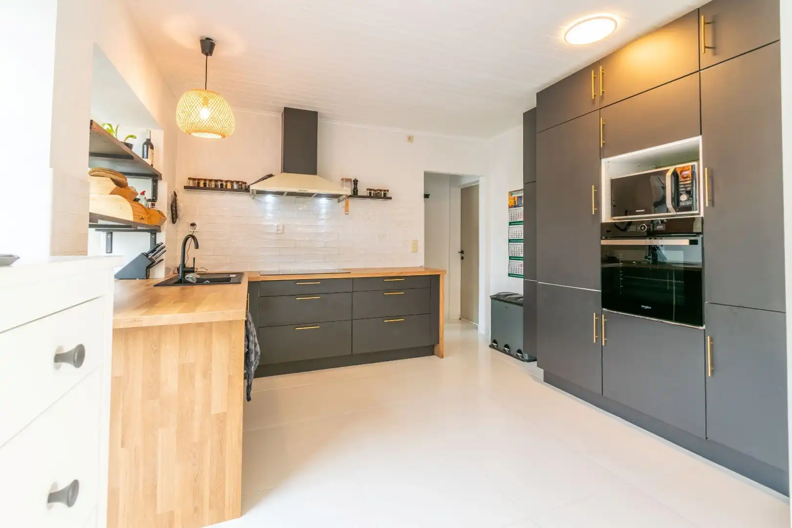 Een instapklare, heel aangename villa met oa. 3 grote slaapkamers! foto 8