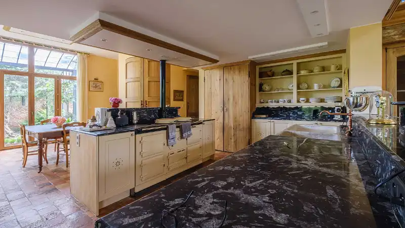 Exclusieve villa 540m² in authentieke stijl met praktijk-kantoorruimte op 17 are met vergezicht op Netevallei foto 8