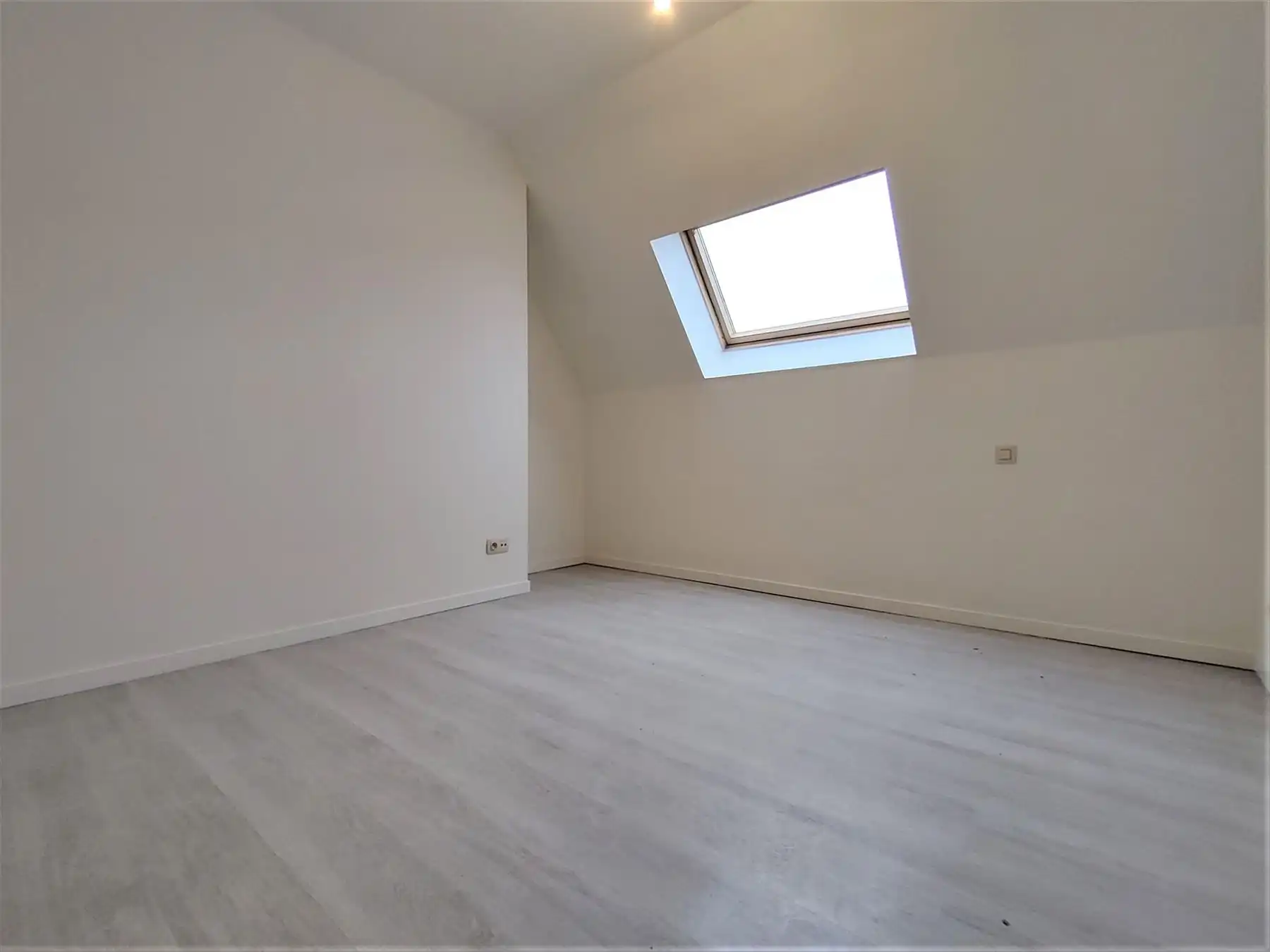 Ruim en lichtrijk duplex penthouse met 2 slaapkamers foto 4