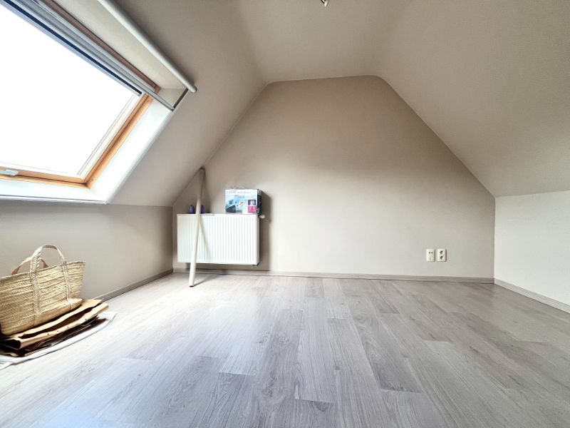 CHARMANTE HALFOPEN BEBOUWING MET DRIE SLAAPKAMERS TE HUUR foto 12