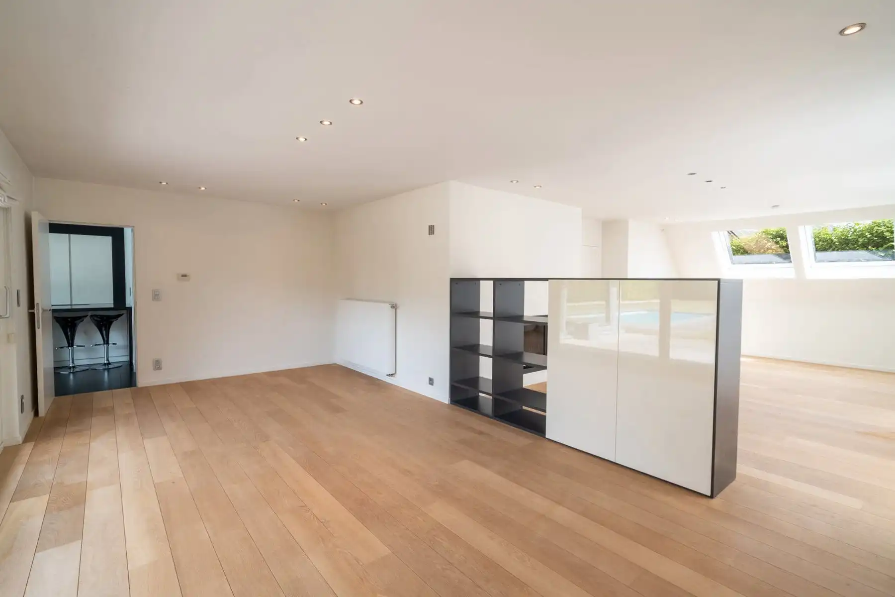 Knappe villa met zuidgerichte tuin, zwembad en poolhouse foto 12