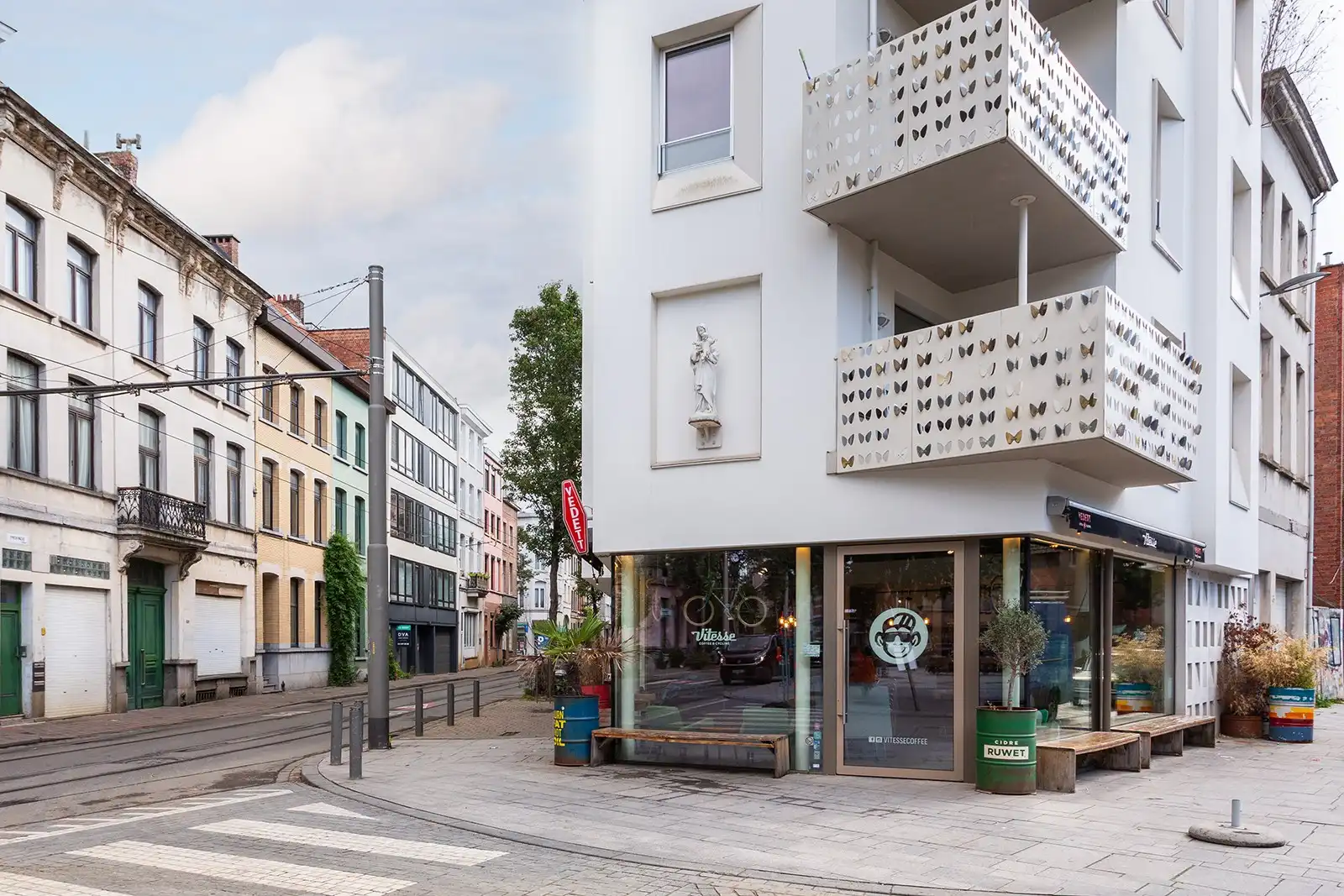 Duplex met terras in bruisende buurt foto 29