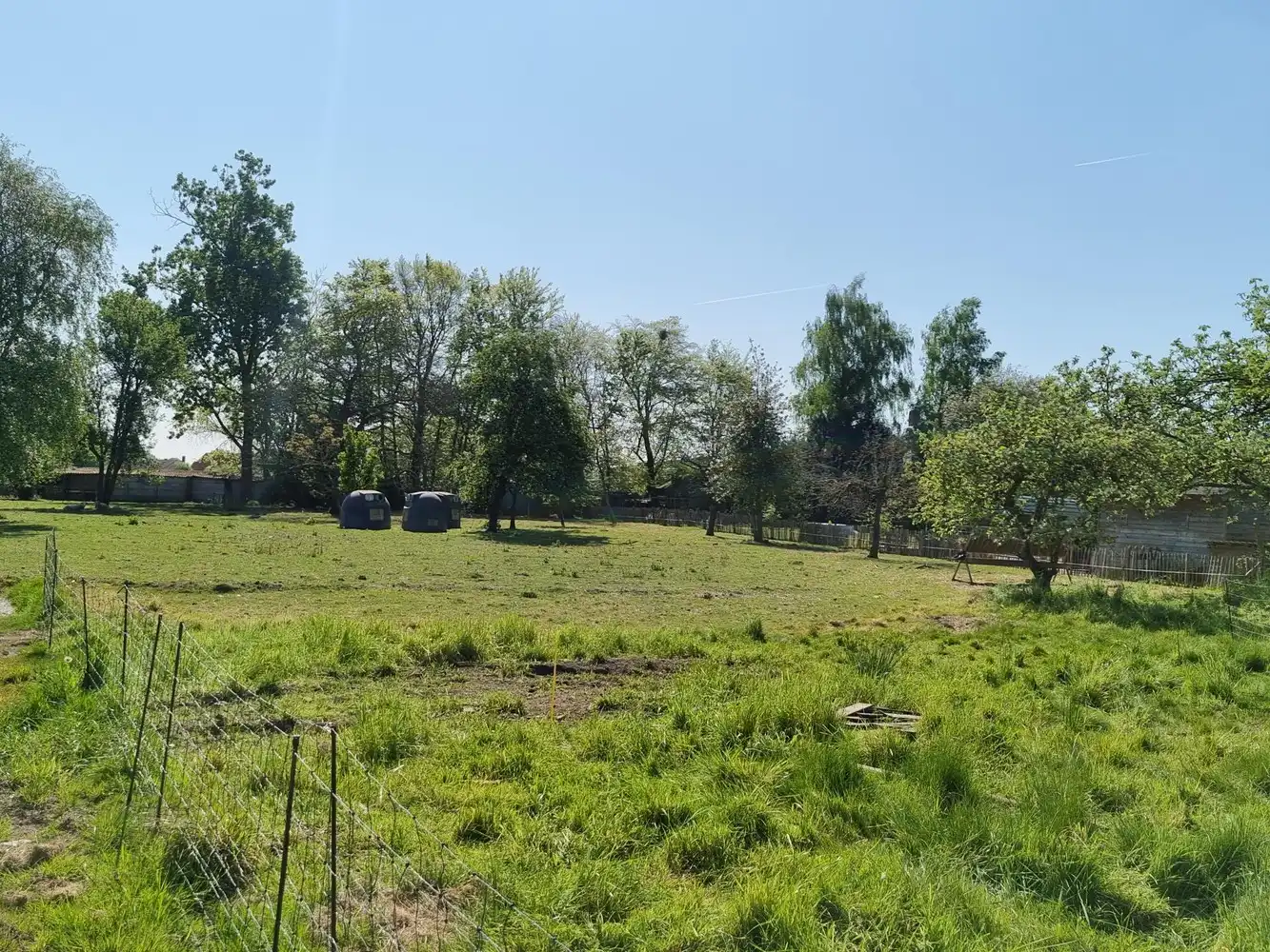 VERGUND PROJECT:  4  woningen met achterliggende staanplaatsen foto 3