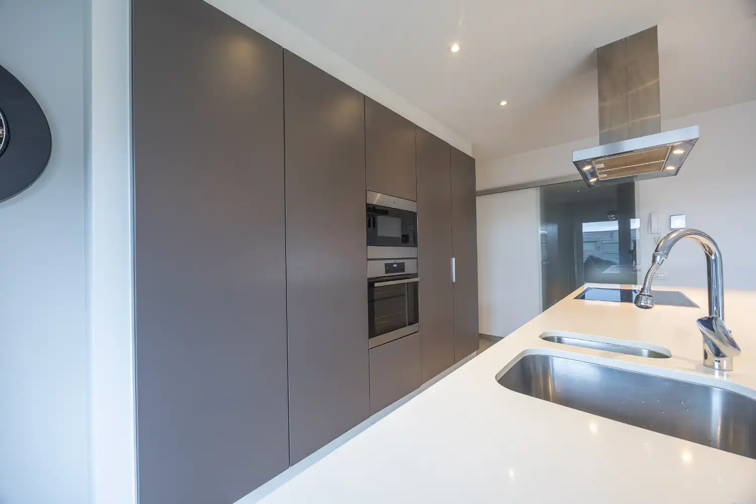 Instapklare halfopen bebouwing in rustige woonwijk te Bredene foto 9