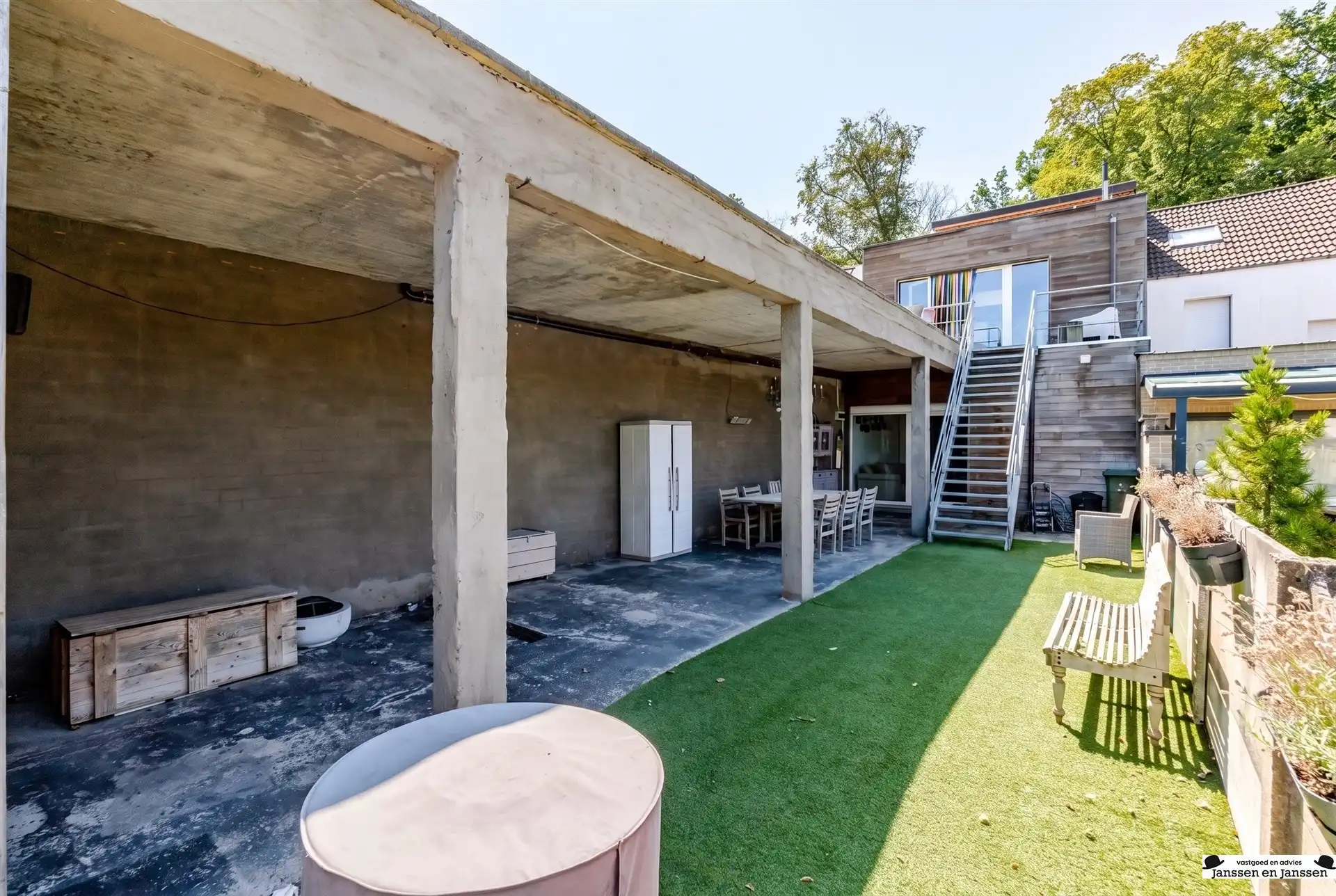 Ruime en instapklare gezinswoning met 4 slaapkamers, garage en tuin foto 27