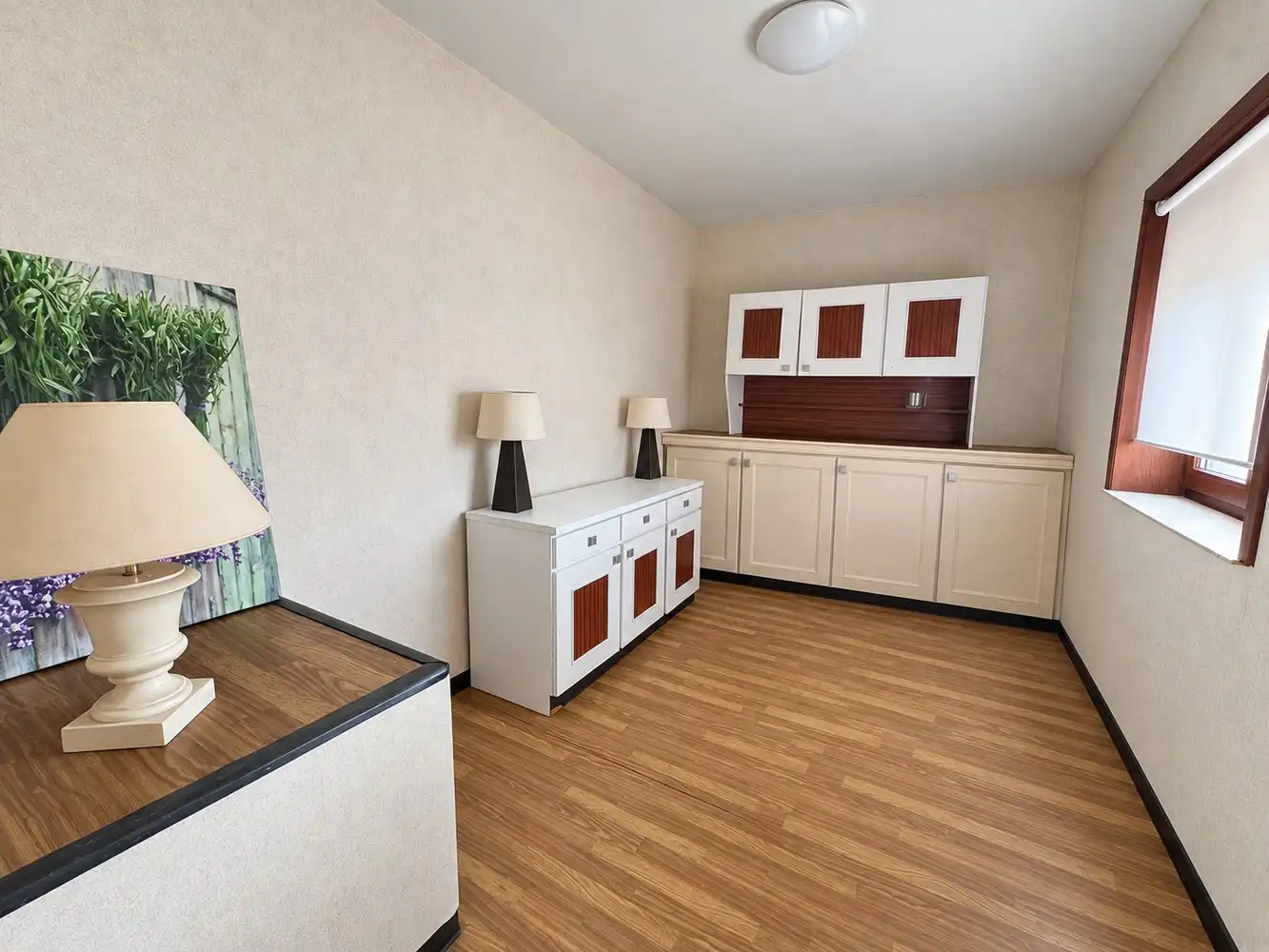 Verrassend ruime woning met vier slaapkamers, extra kamers, garage en eindeloos veel mogelijkheden foto 7