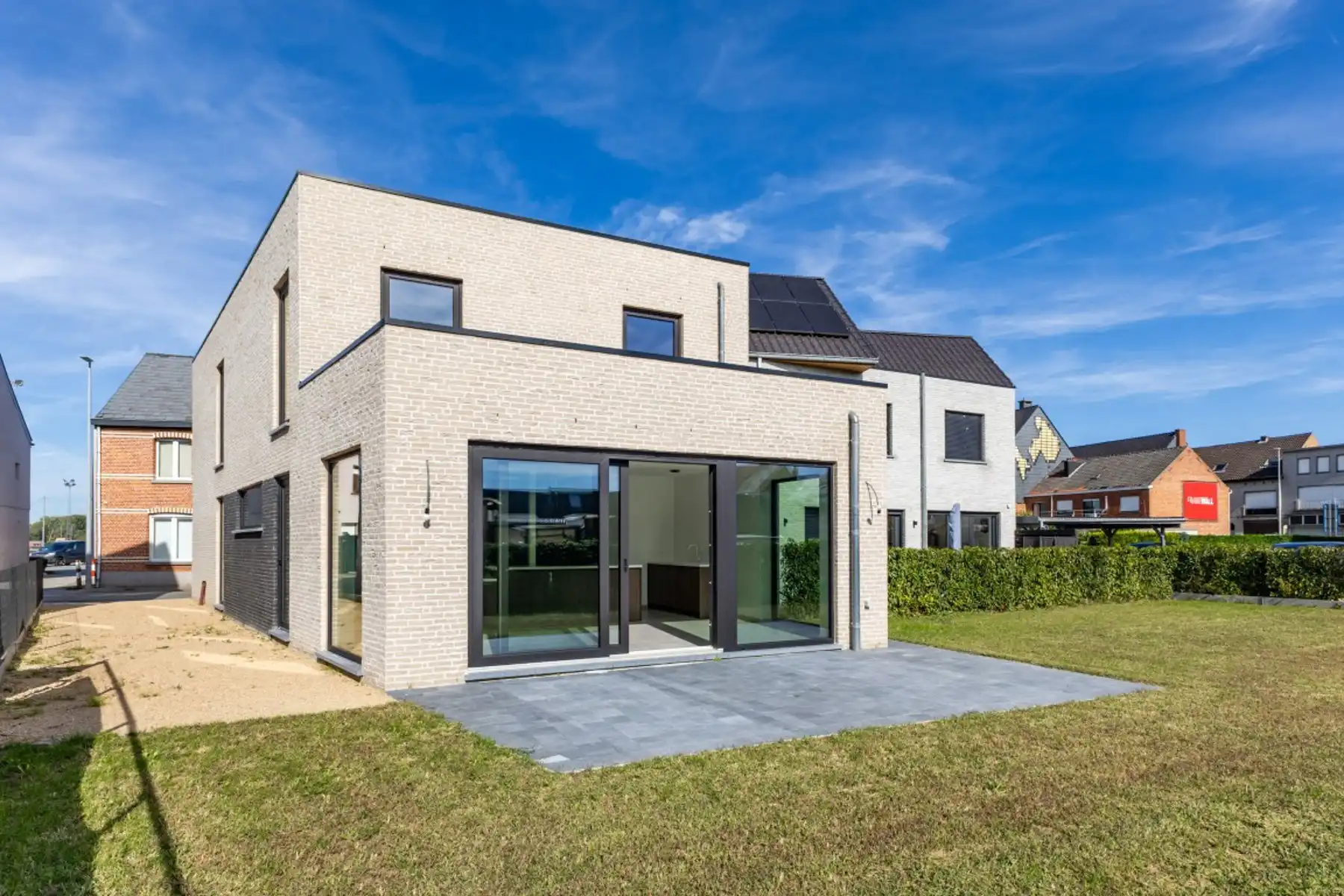 Instapklare nieuwbouwwoning met E-peil 9 foto {{pictureIndex}}