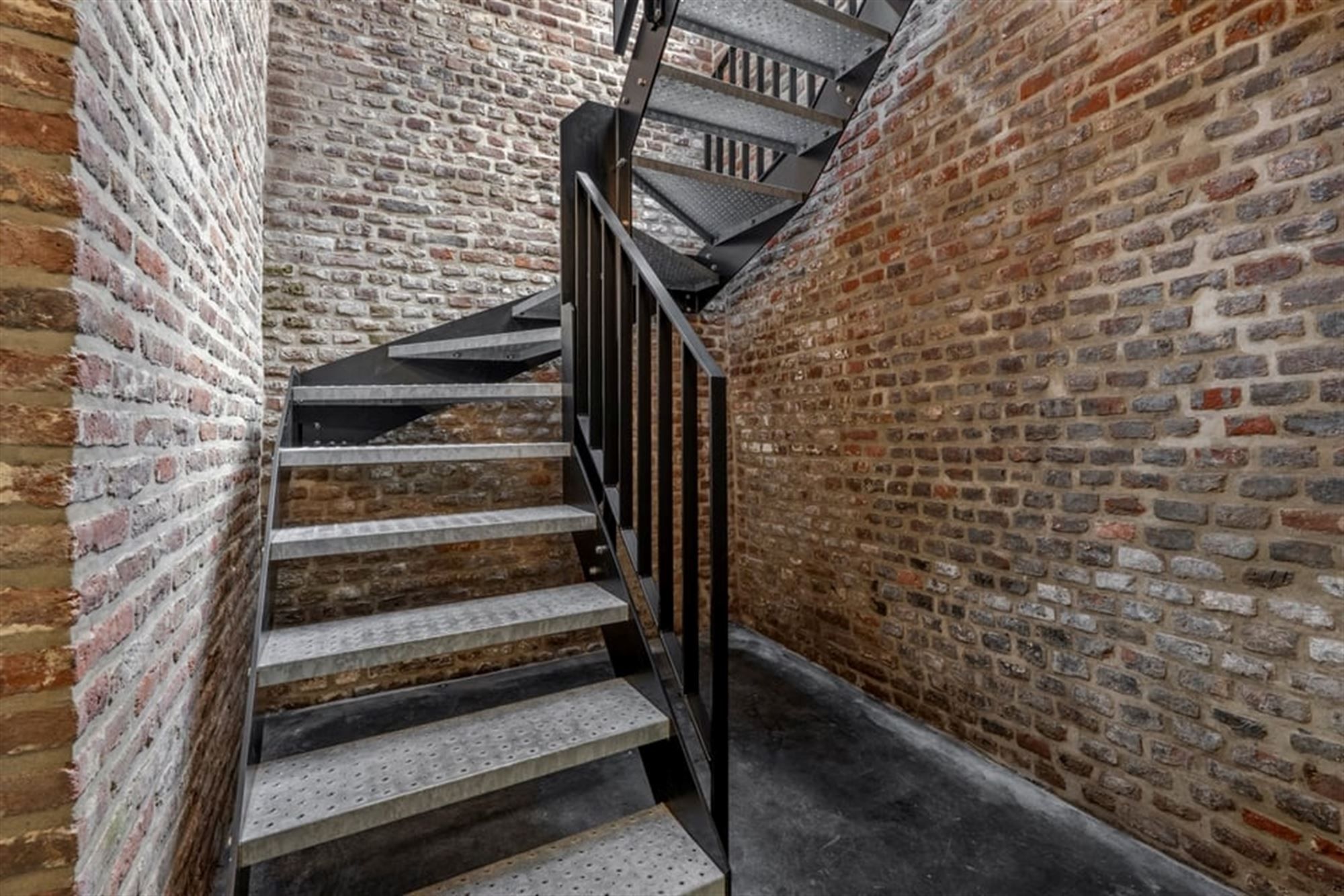 PRACHTIG GERENOVEERD APPARTEMENT MET 2 TERRASSEN TE HUUR MIDDENIN HET CENTRUM VAN SINT-TRUIDEN  foto 27