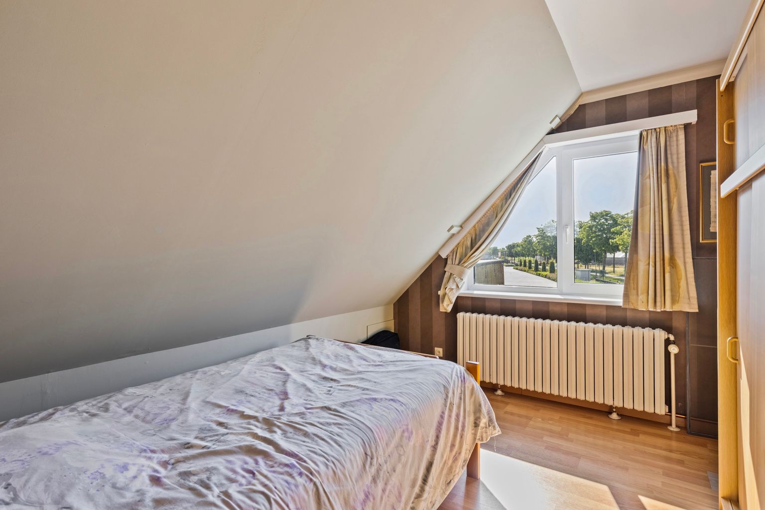 Ruime asbest vrije villa met magazijn en zwembad  foto 28