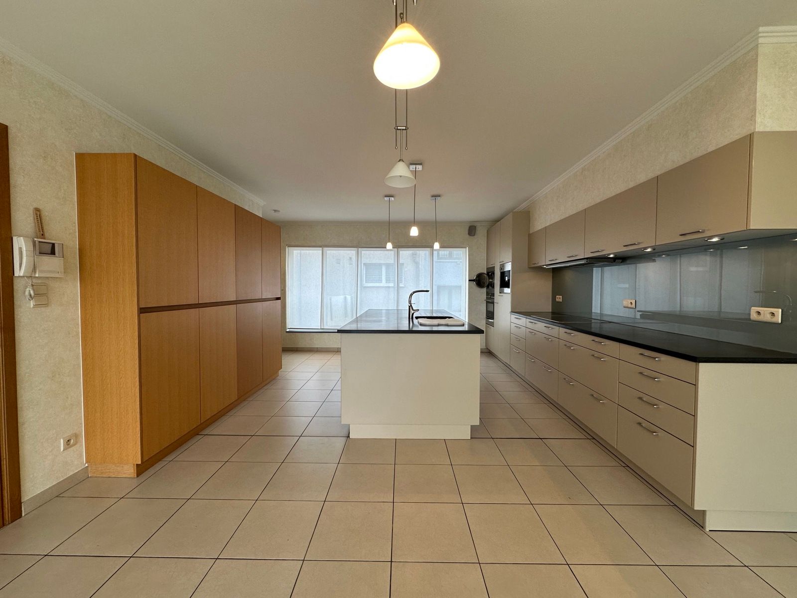 Ruime bel-étagewoning te huur met tuin en garagebox! foto 6