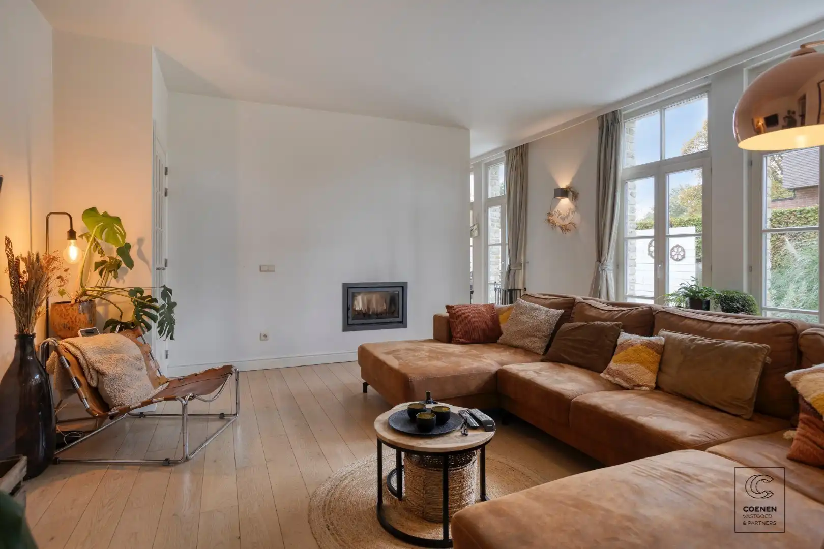 Prachtige woning met een bew. opp. van 302 m², 6 slpk, 3 bk en prachtige tuin met zwembad  foto 7