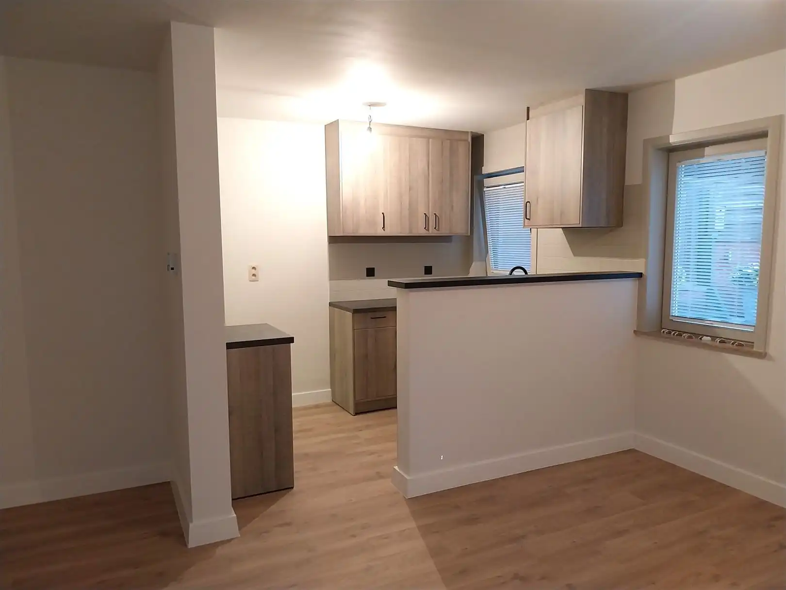 TE HUUR: Gelijkvloers appartement met 2 slaapkamers in het centrum van Zolder! foto 4