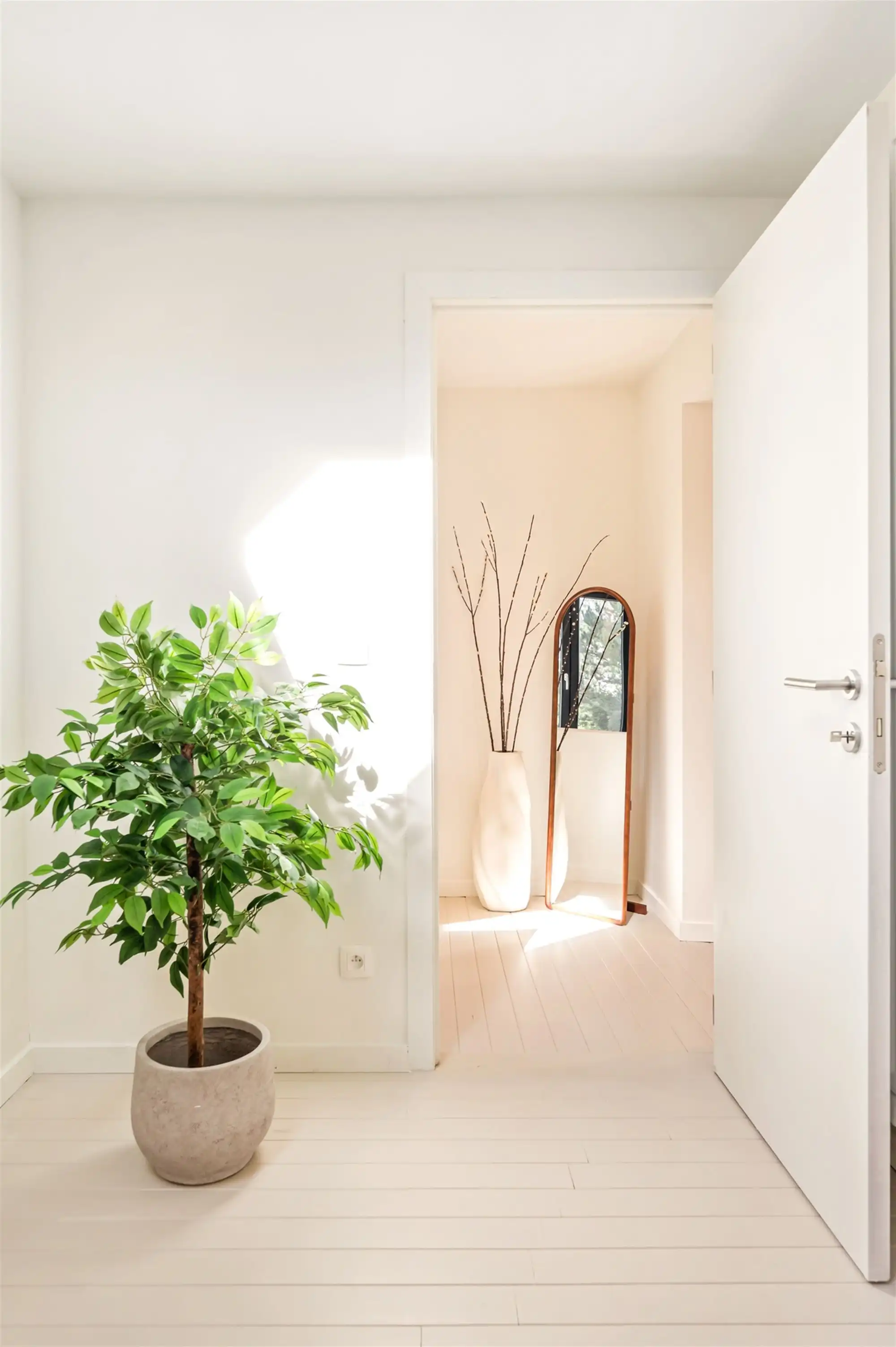 Gerenoveerde woning met 4 slk en grote tuin! foto 34