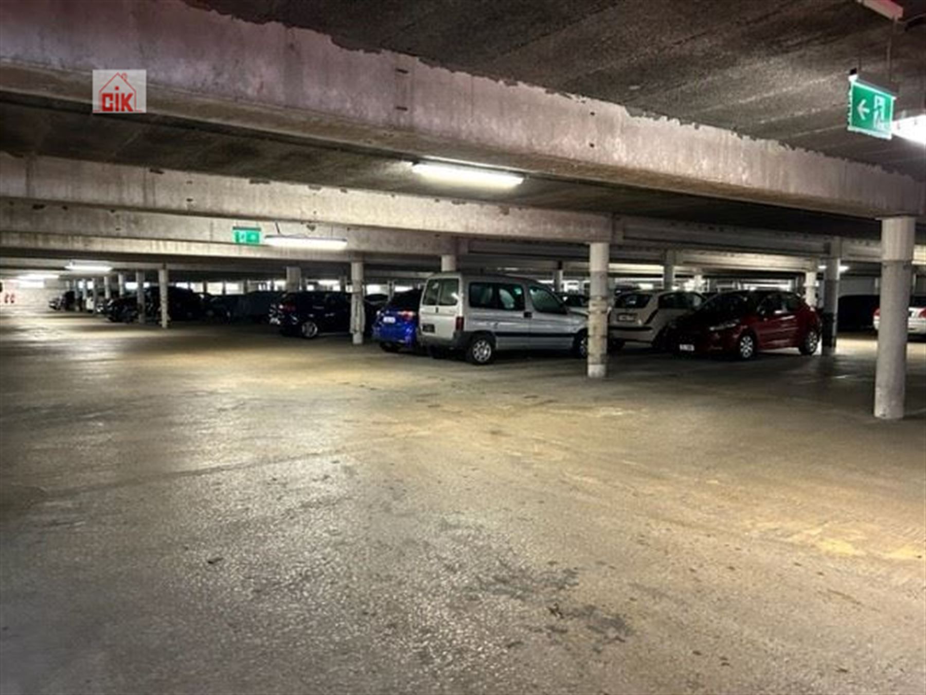 Een lot van 32 autostaanplaatsen in een garagecomplex foto 3