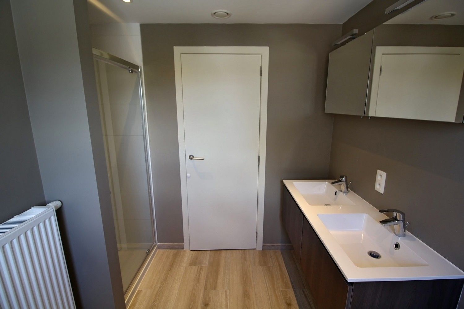 Ruim duplex appartement met 3 slaapkamers en garage! foto 11