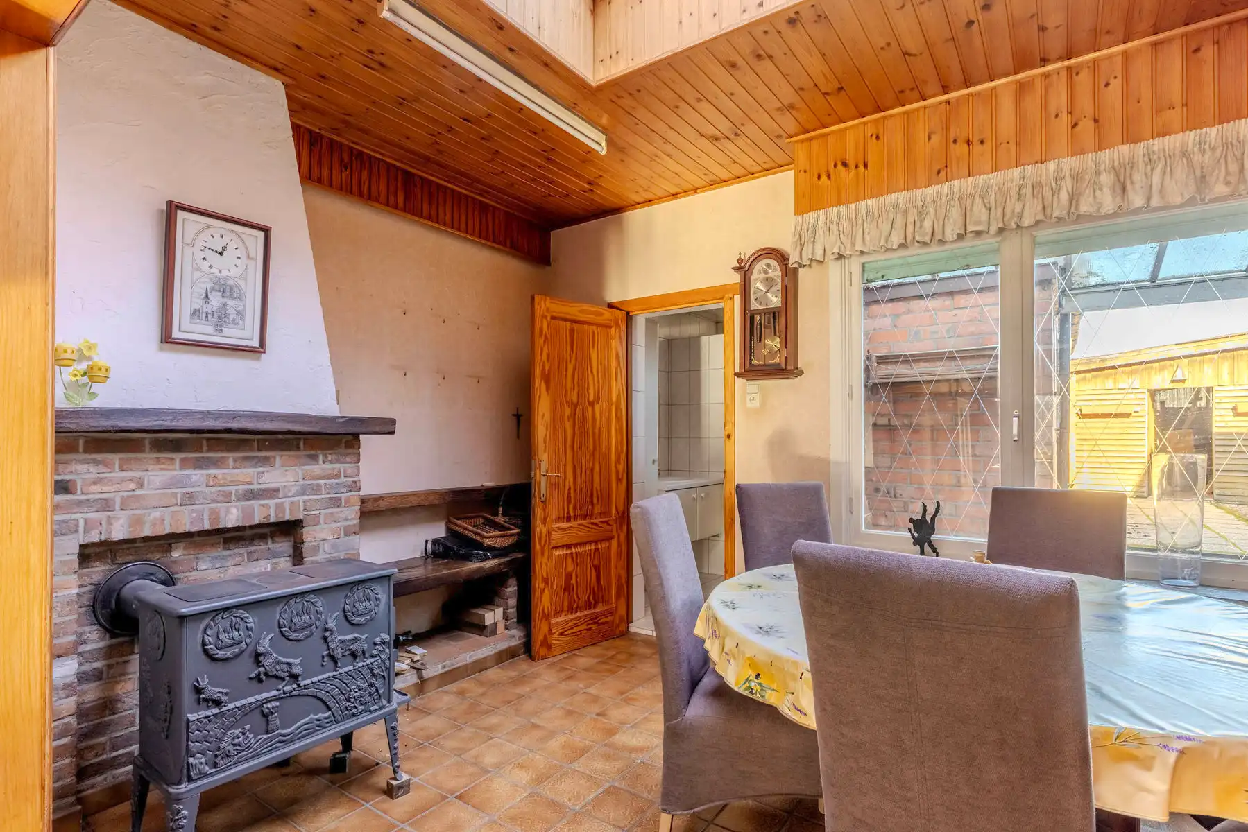 Te renoveren woning met 3 slpk, inpandige garage en tuin foto 11